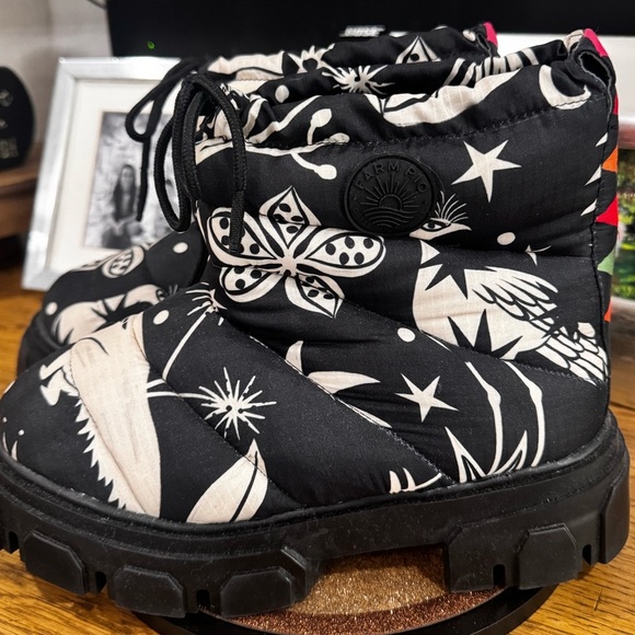 NWOT FARM RIO Lug Sole Puffer Winter Boots